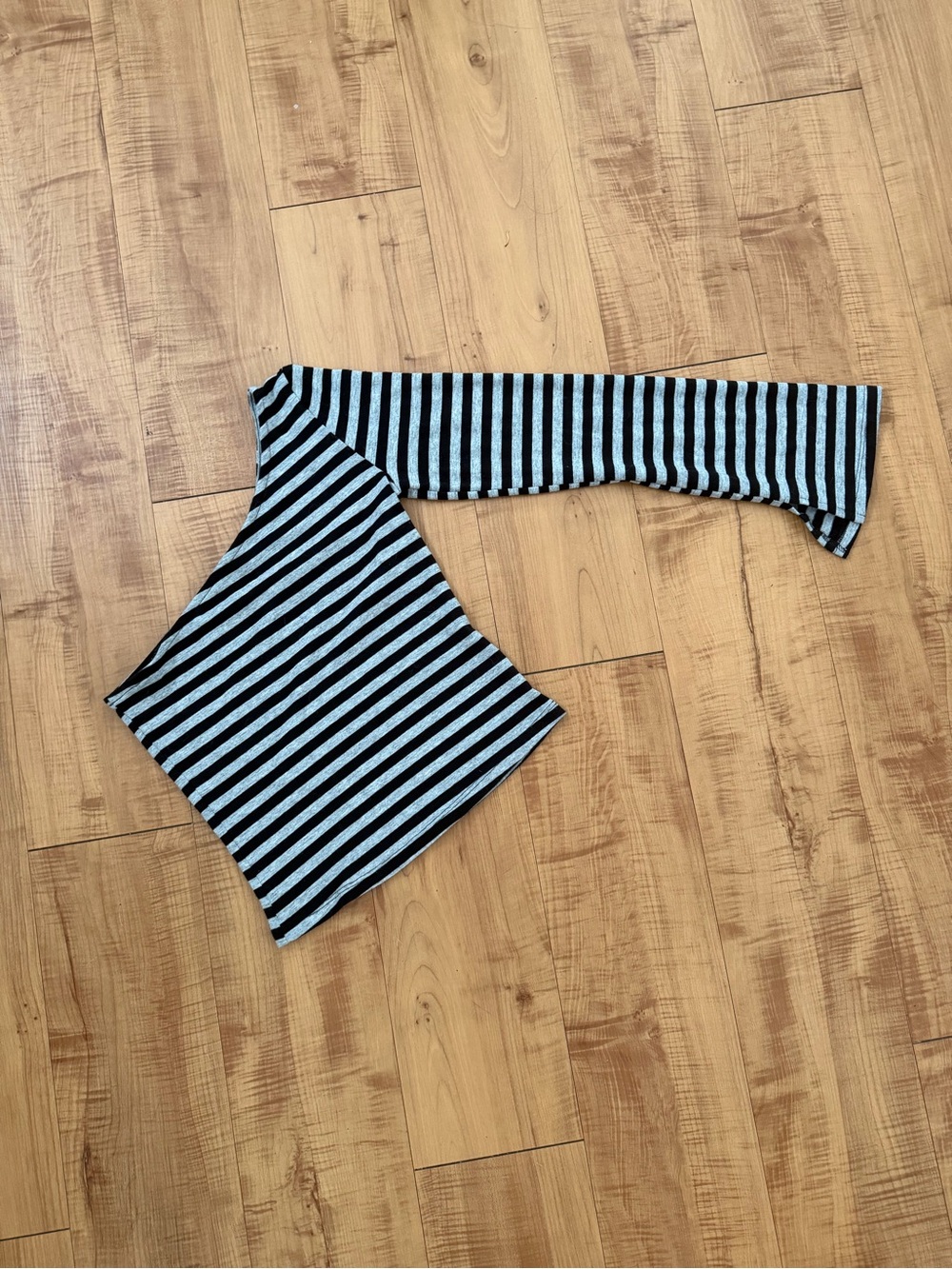 One-Shoulder Striped Crop Top - Black & Light Gray